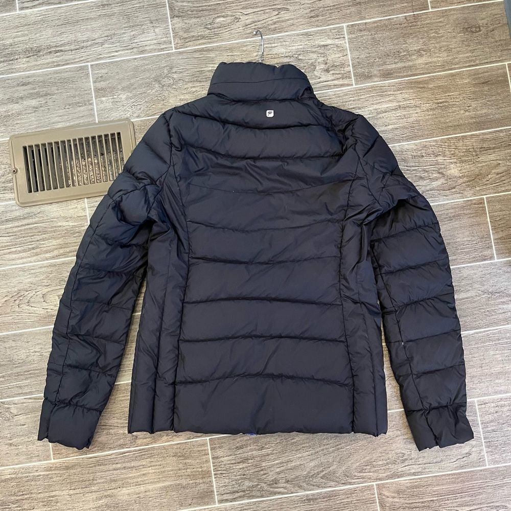 𝅺Fabletics  jacket. Size medium. Brand new condition. Black/blue. Zip up. - Picture 12 of 16